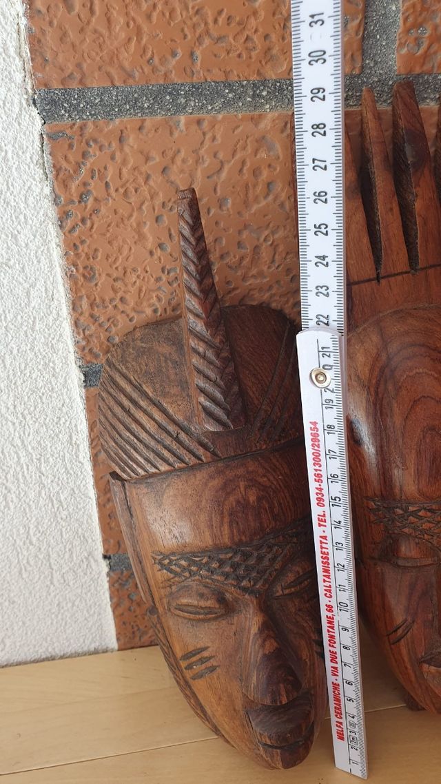 Statua, statuetta e maschere lignee africane