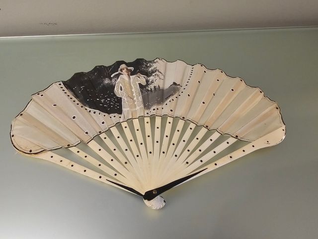 Abanico antiguo pintado a mano
