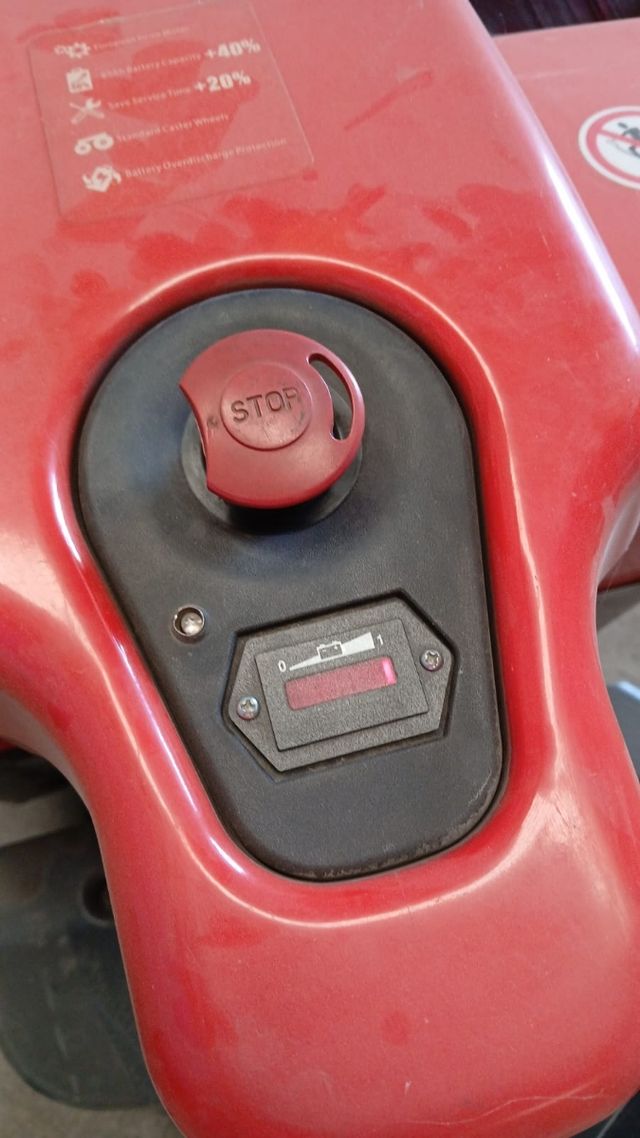 Traspaleta eléctrica usada linde mt 15