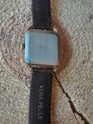 Orologio quadrato sovietico Raketa Au