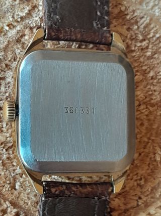 Orologio quadrato sovietico Raketa Au