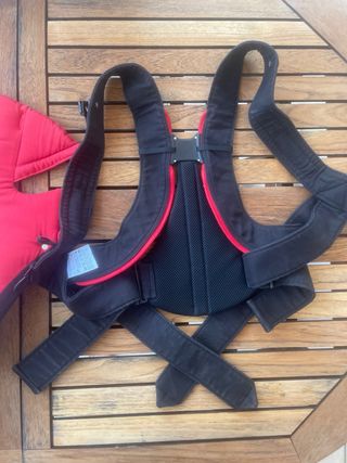Mochila portabebés BabyBjörn. Muy comoda.
