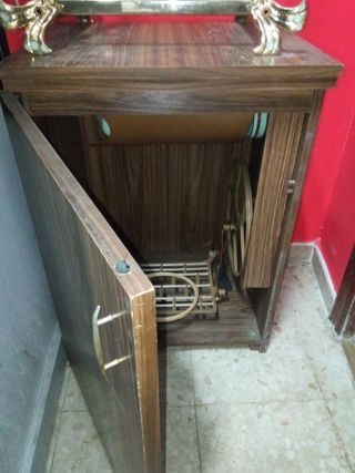 Máquina coser antigua de madera