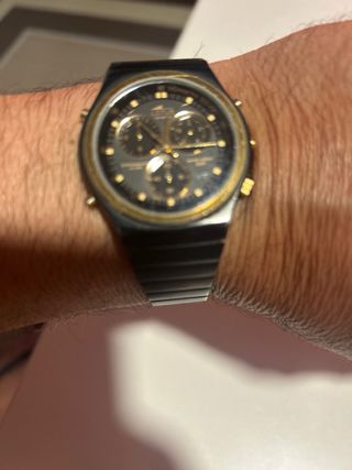 Reloj Lotus cronógrafo negro y dorado. NO FUNCIONA