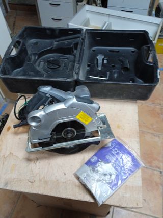 CH022 - Sierra circular 1200 w