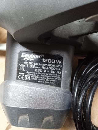 CH022 - Sierra circular 1200 w