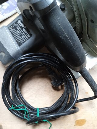CH022 - Sierra circular 1200 w