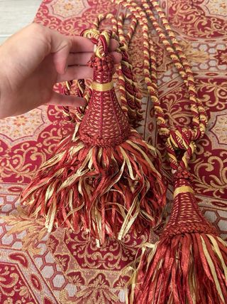 Tenda copritavolo rossa e oro