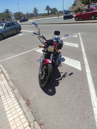 Moto Leonard Daytona 125 roja