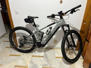 Bicicleta eléctrica Cube Stereo Hybrid 140