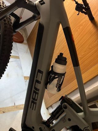 Bicicleta eléctrica Cube Stereo Hybrid 140