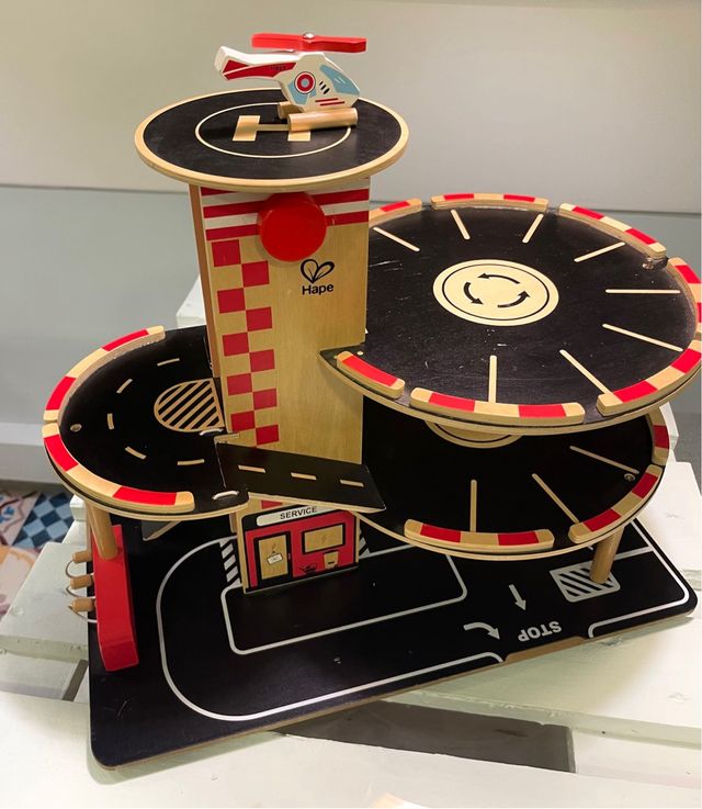 Aparcamiento Hape de madera