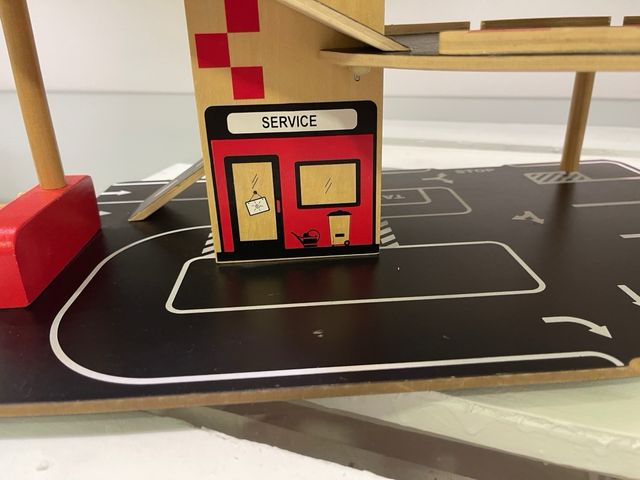 Aparcamiento Hape de madera