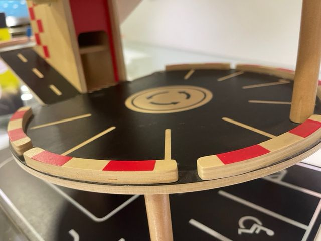 Aparcamiento Hape de madera