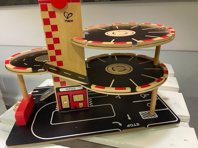 Aparcamiento Hape de madera