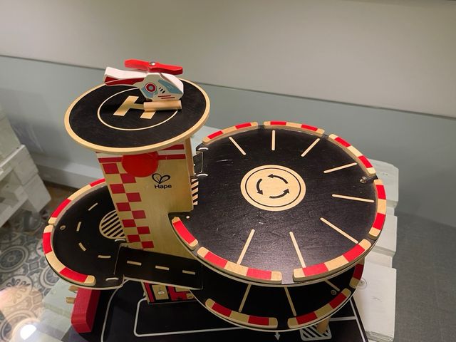 Aparcamiento Hape de madera