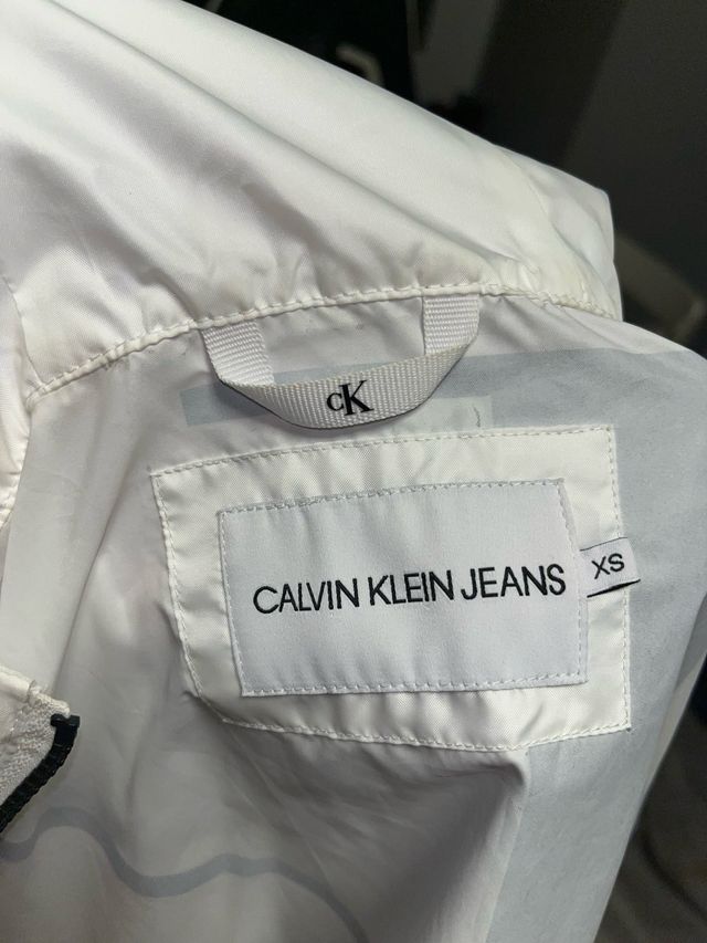 Chubasquero Calvin Klein blanco