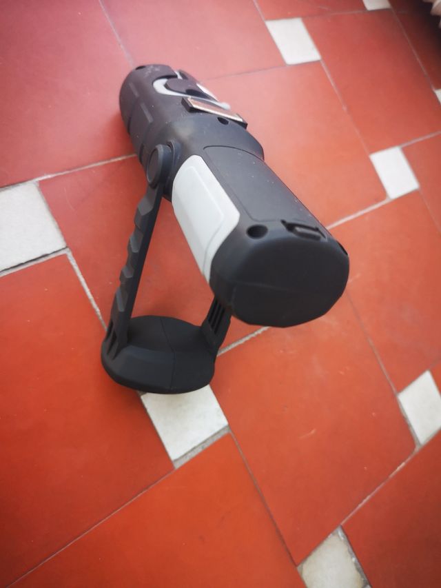 Linterna LED KWB - Recargable