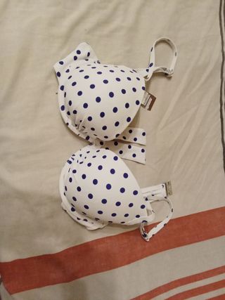 Bikini lunares blanco y azul
Talla 100B
