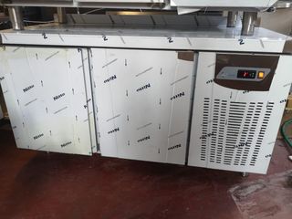 Nevera industrial: Mesa refrigerada