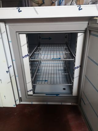 Nevera industrial: Mesa refrigerada