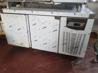 Nevera industrial: Mesa refrigerada