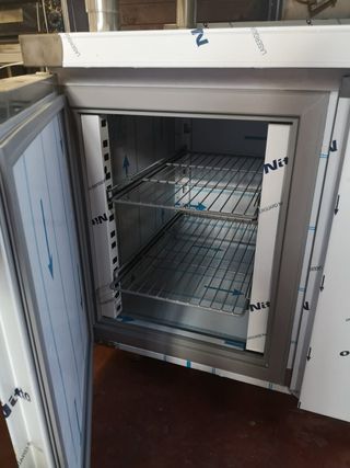 Nevera industrial: Mesa refrigerada