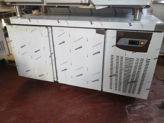 Nevera industrial: Mesa refrigerada