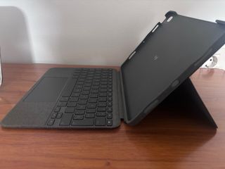 Logitech Combo Touch iPad Air 4