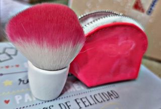 Brocha maquillaje rosa - Estuche