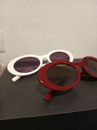 Gafas sol ovaladas rojas y blancas