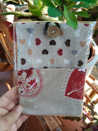 Funda iBook: Estuche tela corazones