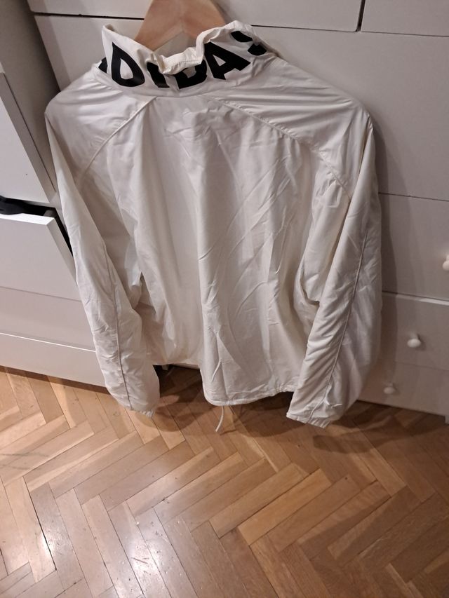 Chaqueta Adidas blanca como nueva.