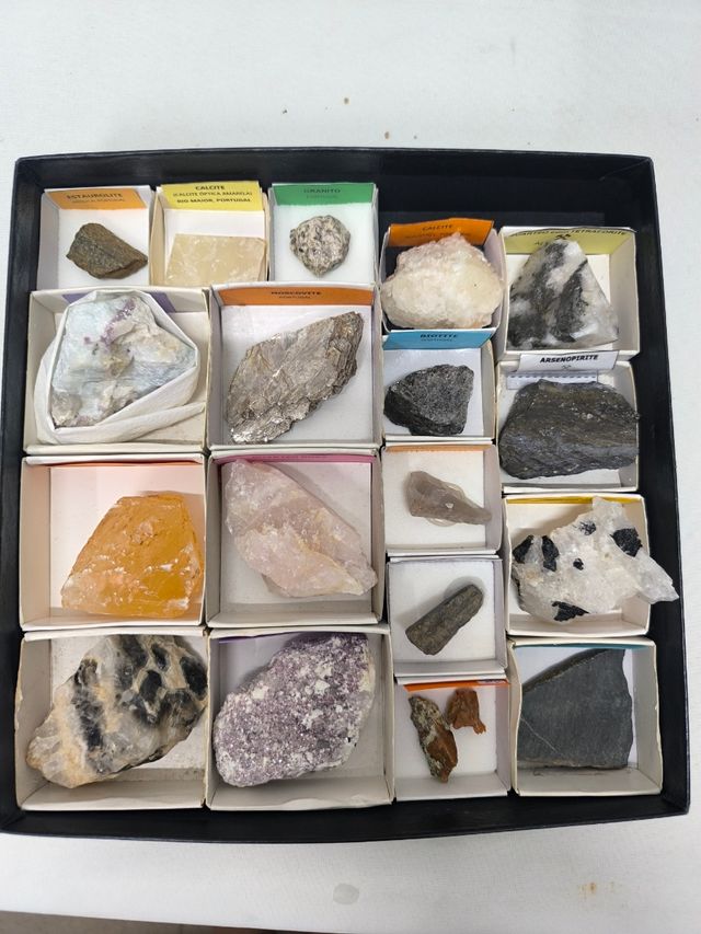 Conjunto de 18 Minerais