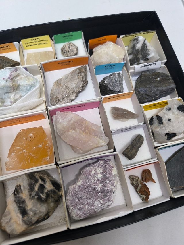 Conjunto de 18 Minerais