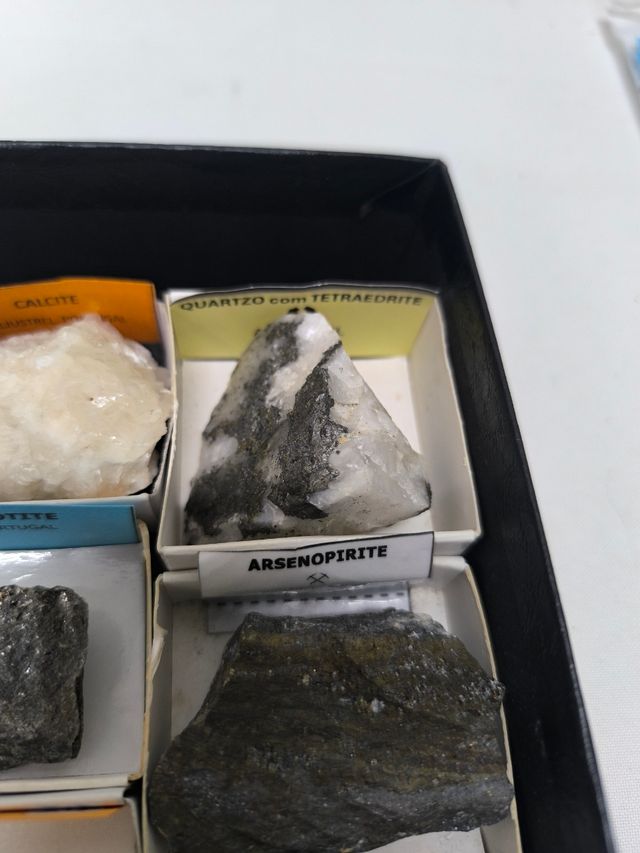 Conjunto de 18 Minerais