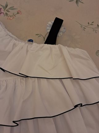 Top bimba Mayoral bianco. La taglia è 16A