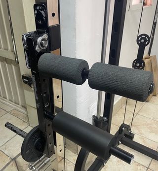 Útil cuádriceps/femorales multipower – resistente 