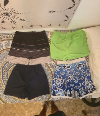 Ropa usada - Camisa Chándal y 4 bañadores 