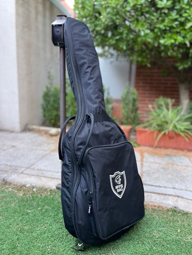 Guitarra clásica Admira cadete + Funda + Afinador