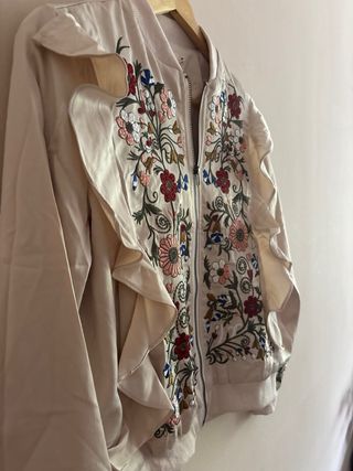 Chaqueta Dorada bordada beige