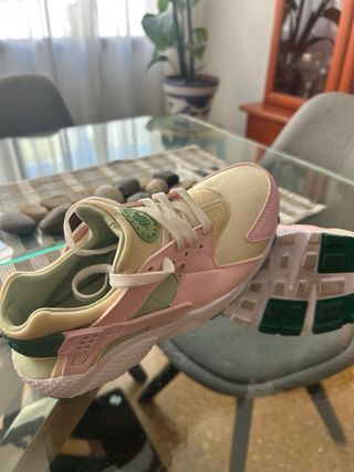 Nike Huarache Mujer 36 - Beige/Rosa