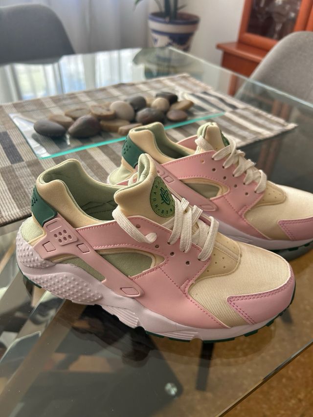 Nike Huarache Mujer 36 - Beige/Rosa