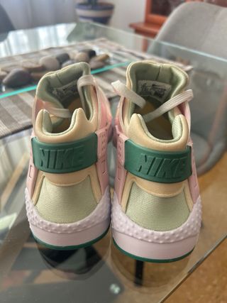 Nike Huarache Mujer 36 - Beige/Rosa