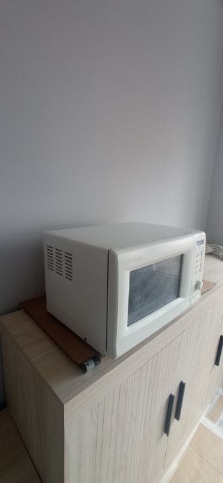 Microondas Sharp R-23: Microondas blanco