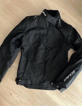 Cazadora Dainese moto negra