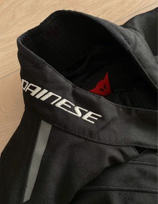 Cazadora Dainese moto negra