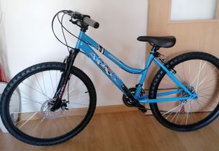 Bicicleta seminueva con casco