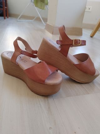 Sandalias plataforma marrón