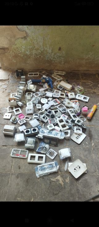 Lote clavijas eléctricas